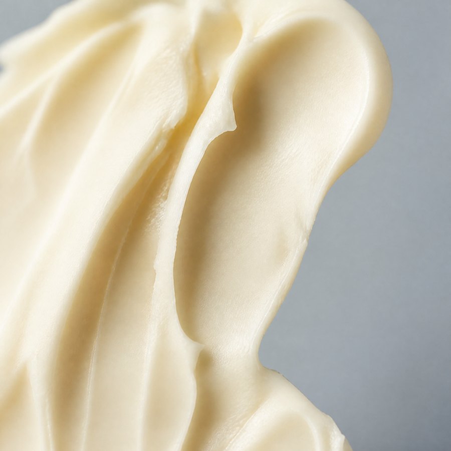 The Hyla-Shea base, shea butter and vitamin E